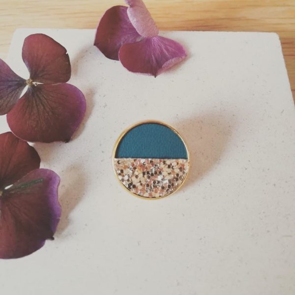 Broche bleu canard