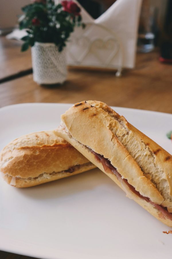 Sandwich jambon beurre fromage