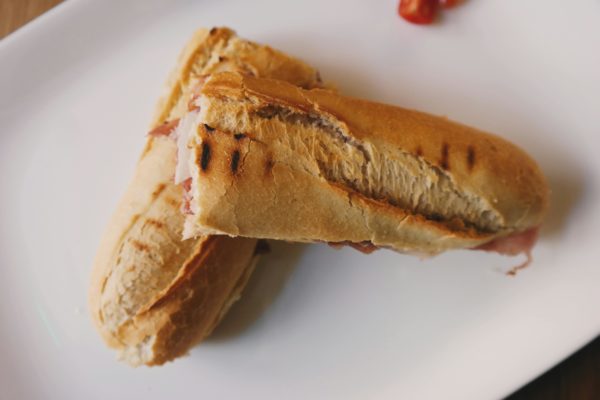 Sandwich Houmous carottes râpées au cumin